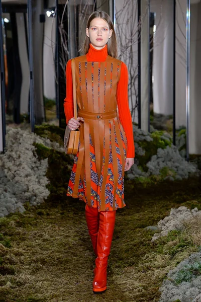 Look 28